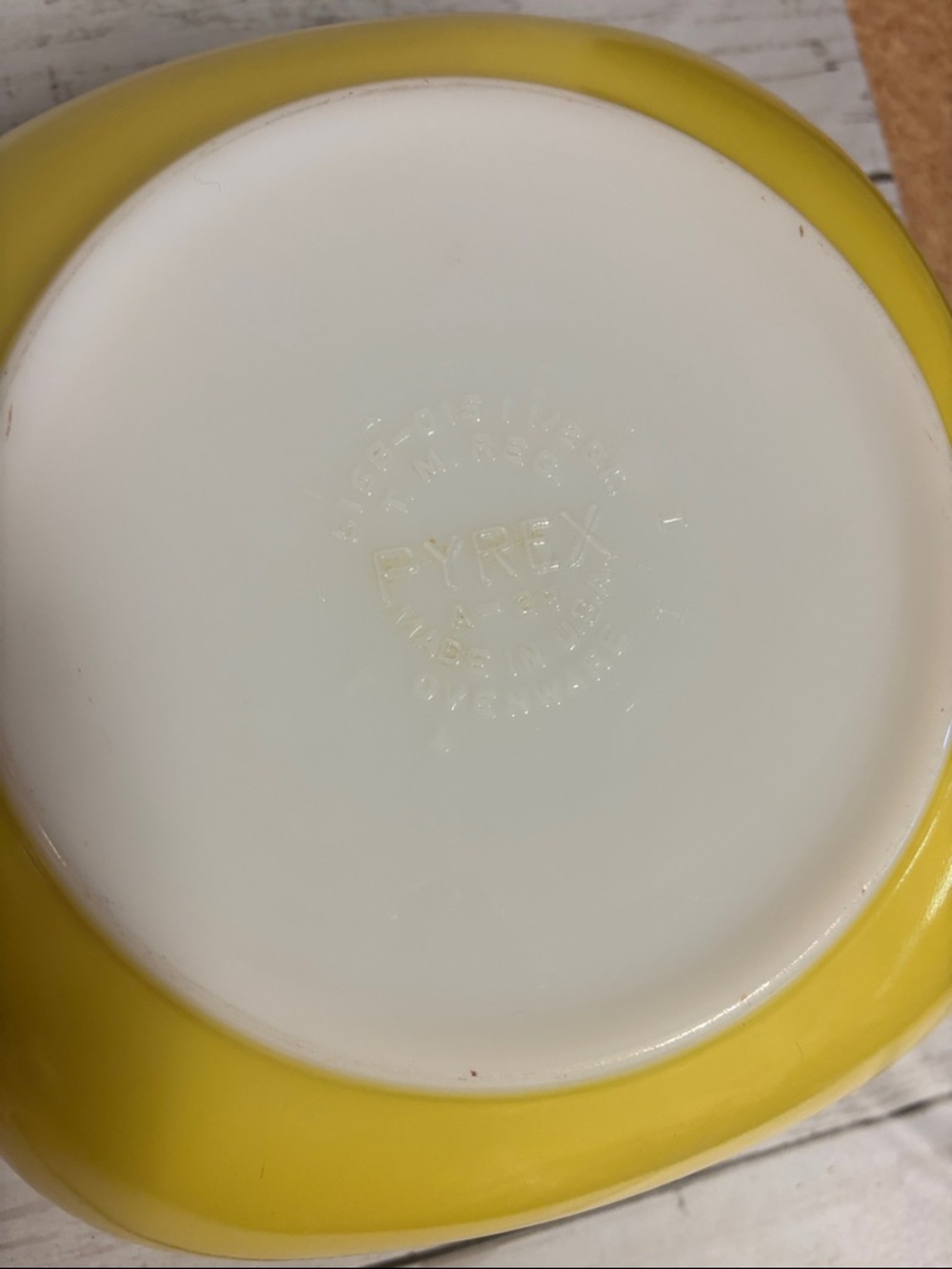 Vintage Pyrex Yellow Square Hostess Bowl 1.5  QT w/ Lid - Picture 4 of 5